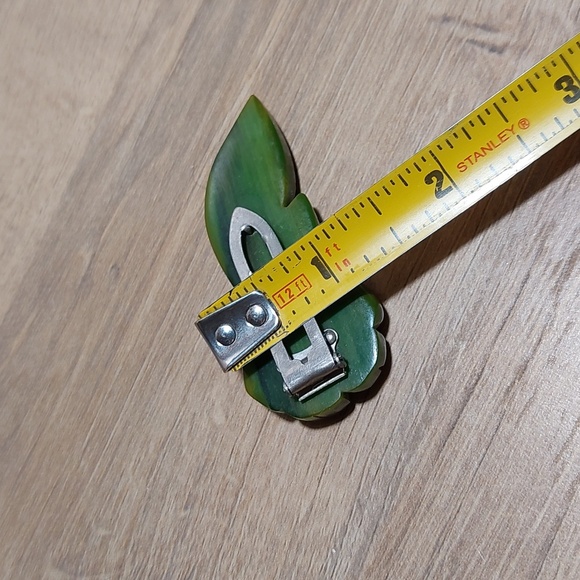 Vintage Bakelite Spinach Green Flower Dress Clip Art Deco Era Collectible - Picture 9 of 9